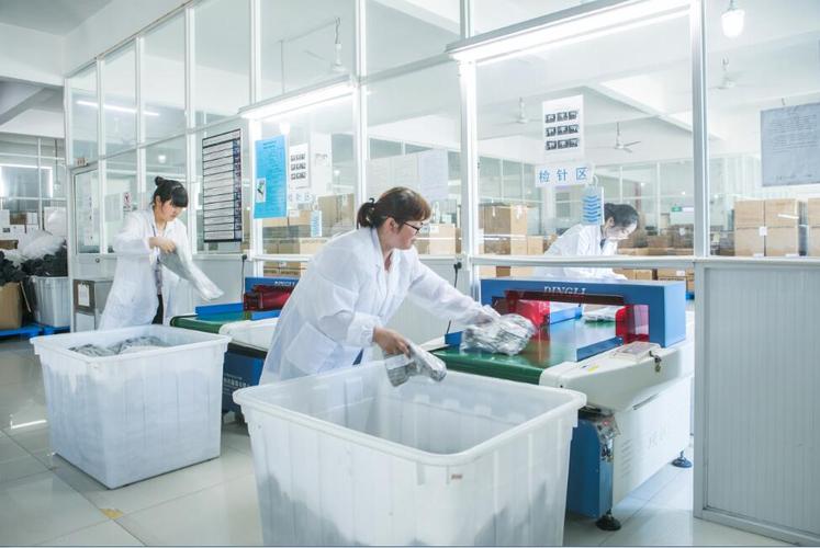 丝绸刺绣,床上用品,劳护用品制造,加工,销售;建筑装潢材料,五金交电